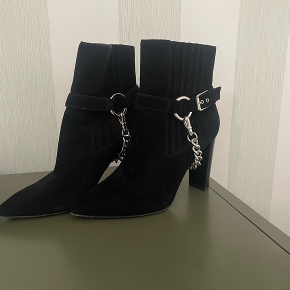 Elegant Black Ankle Boots - Picture 1 of 1